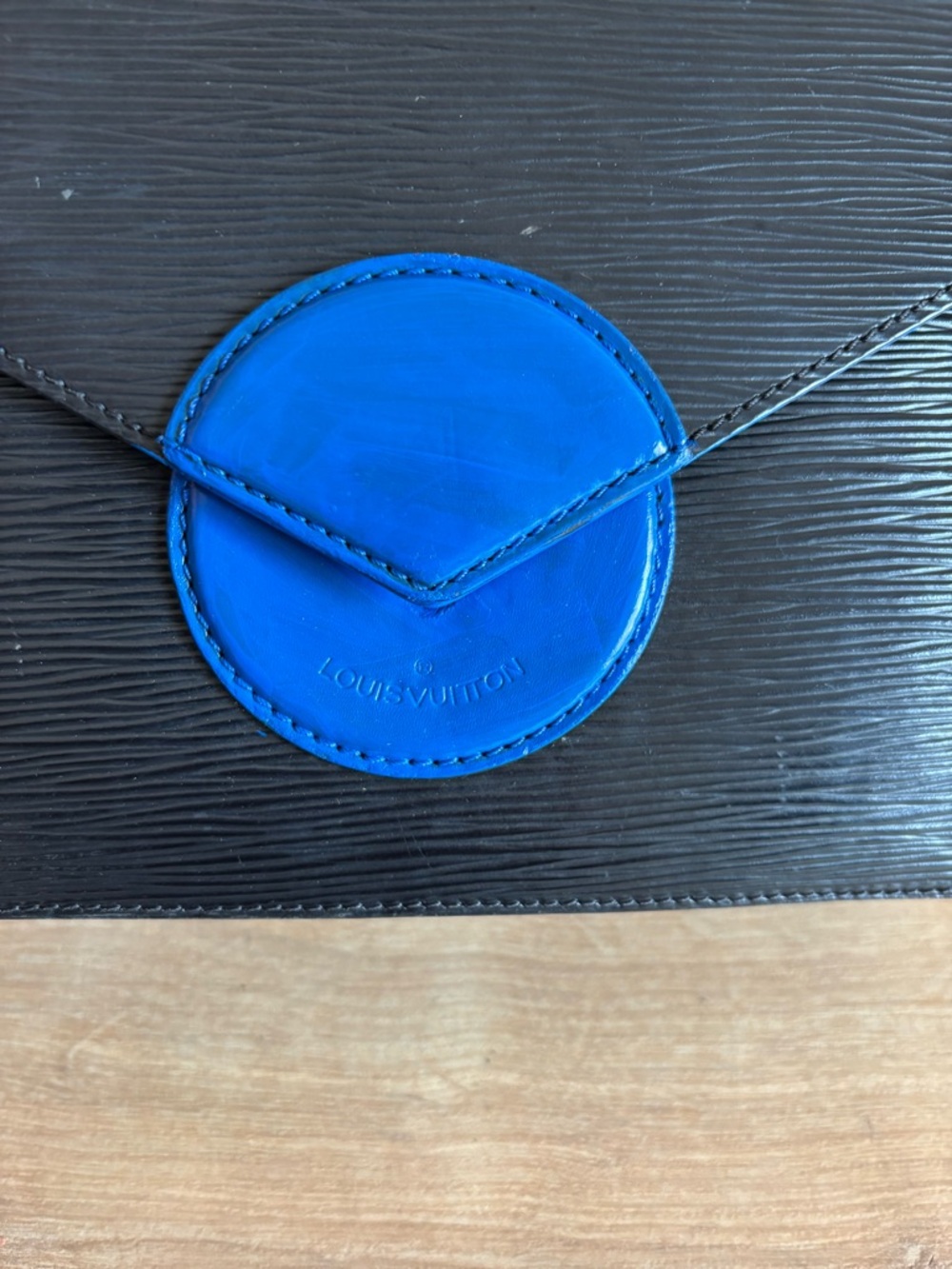 Authentic Louis Vuitton leather clutch - Picture 2 of 10